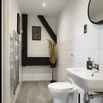 Newly Refurbished Feb 2026 - Cosy Duplex Bd1 Apartment