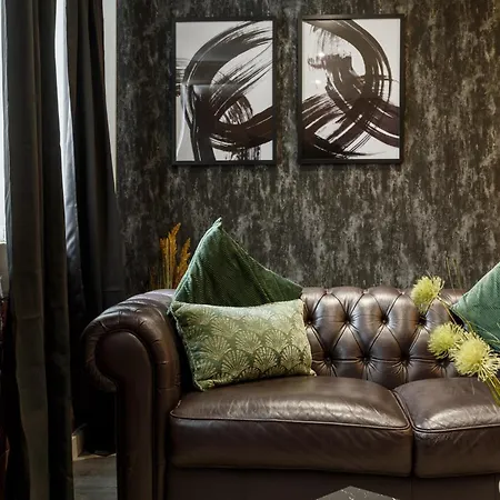 Homey 1 Bedroom Duplex In Conditioning House Apartment