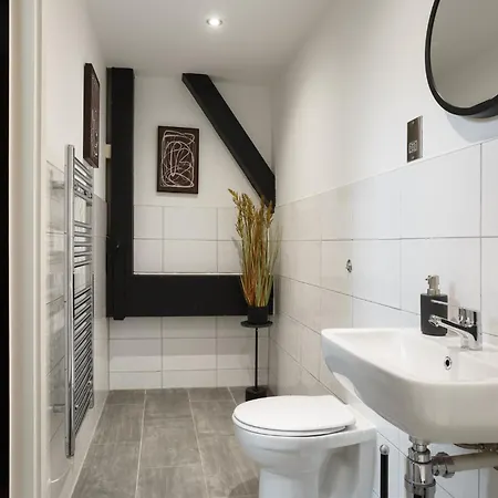 Homey 1 Bedroom Duplex In Conditioning House Apartment