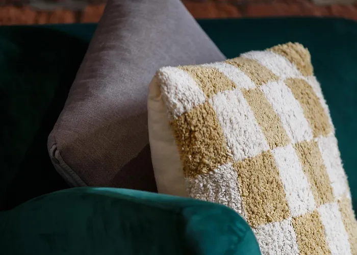 Newly Refurbished Feb 2026 - Cosy Duplex Bd1 * Bradford