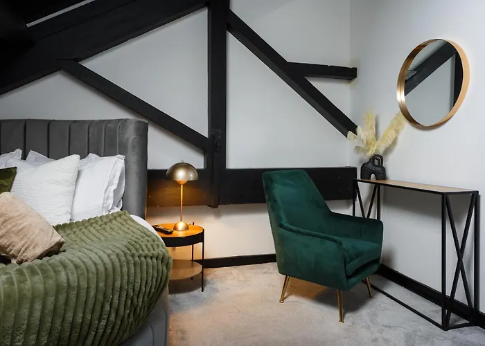 Newly Refurbished Feb 2026 - Cosy Duplex Bd1