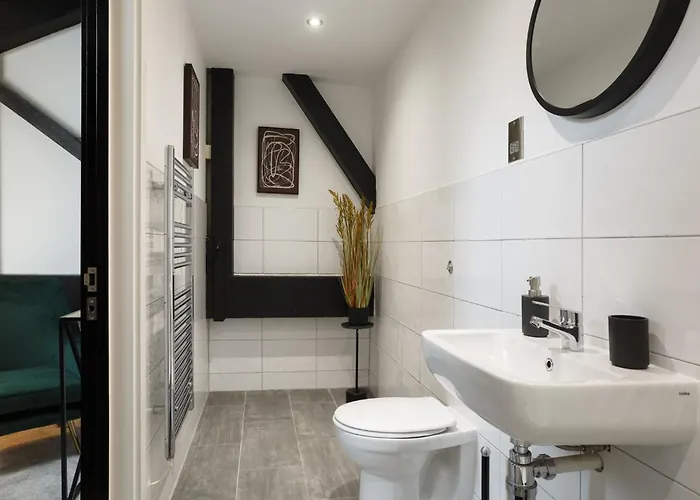 Newly Refurbished Feb 2026 - Cosy Duplex Bd1 Apartment